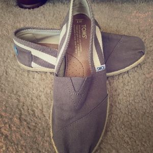 Toms classic canvas slip on flats